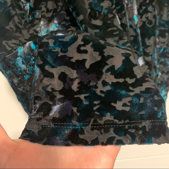 Velvet Camo Print Tee Shirt - Picture 4 of 14